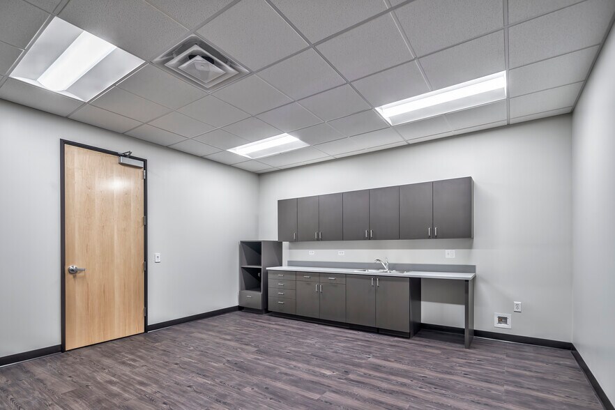 More Photos Of 9512 E Elliot Rd, Mesa Warehouse For Lease