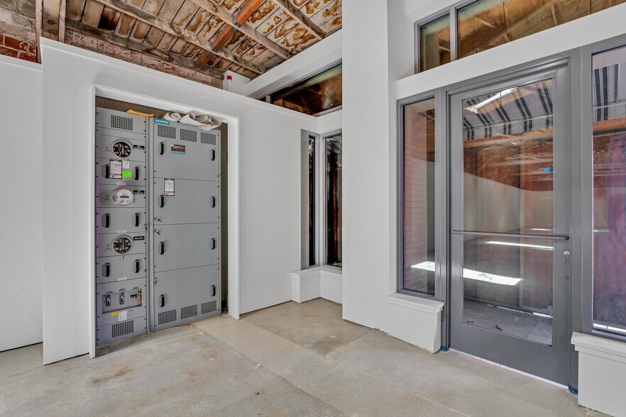 More Photos Of 2508-2510 Telegraph Ave, Oakland Storefront For Lease