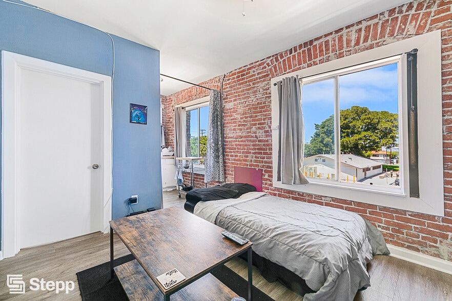 More Photos Of 120 Westminster Ave, Venice Apartments For Sale