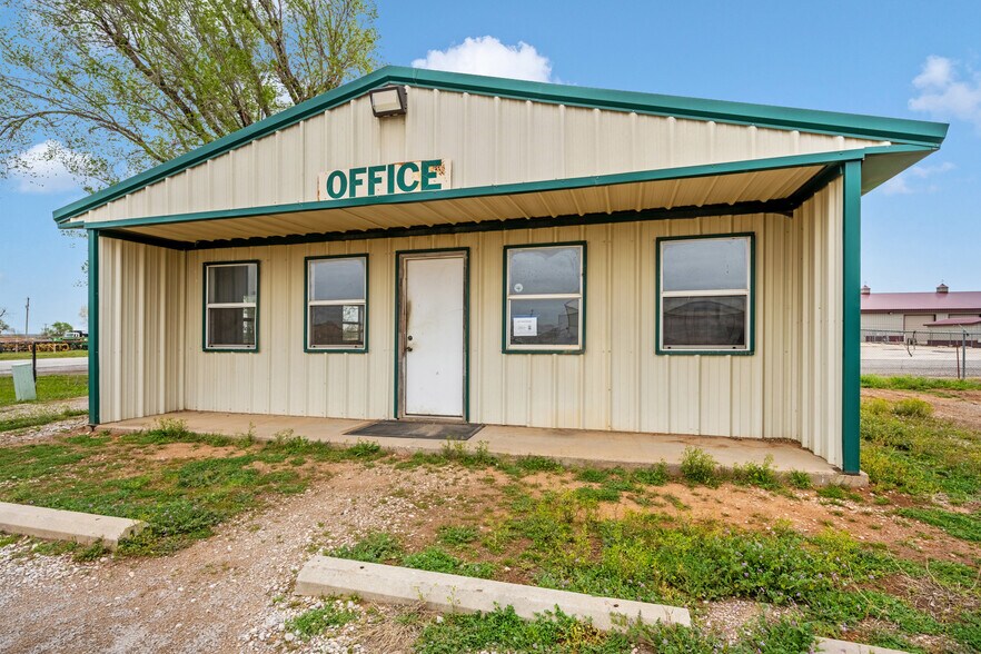 More Photos Of 403 Linwood Plz, Lindsay Warehouse For Sale