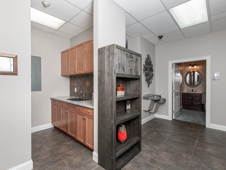 More Photos Of 8052 Mall Pky, Lithonia Medical For Lease