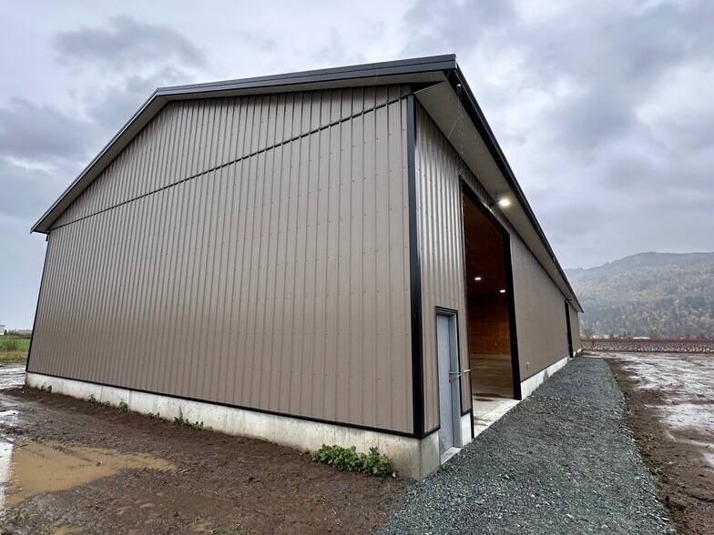 Primary Photo Of 2002 Dixon Rd, Abbotsford Industrial For Lease