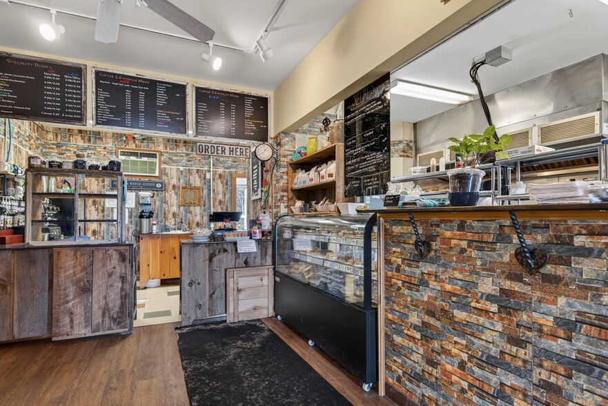 More Photos Of 16 Colls Farm Rd, Jaffrey Freestanding For Sale