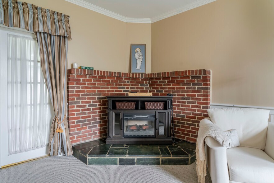 More Photos Of 610 New Hope Rd, Staunton Specialty For Sale