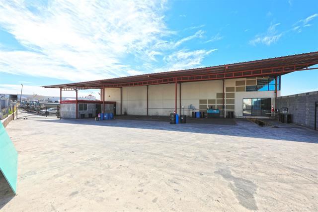 More Photos Of 301 Grand Central Blvd, Laredo Warehouse For Lease