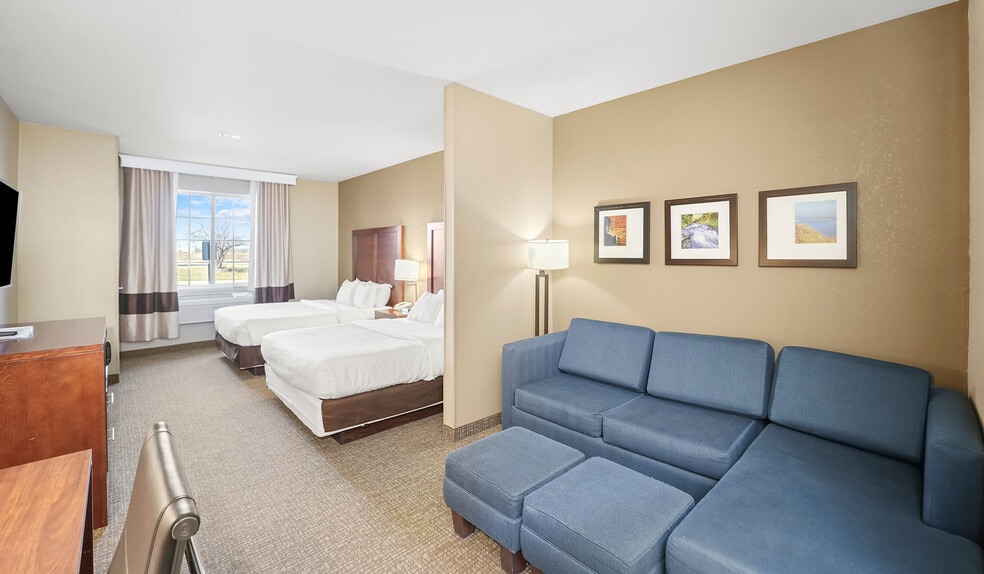 More Photos Of 725 Paradise Ln, Johnson Creek Hotel For Sale