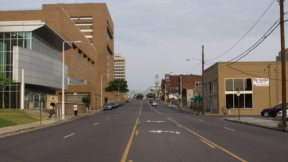More Photos Of 258 Poplar Ave, Memphis Storefront Retail Office For Sale