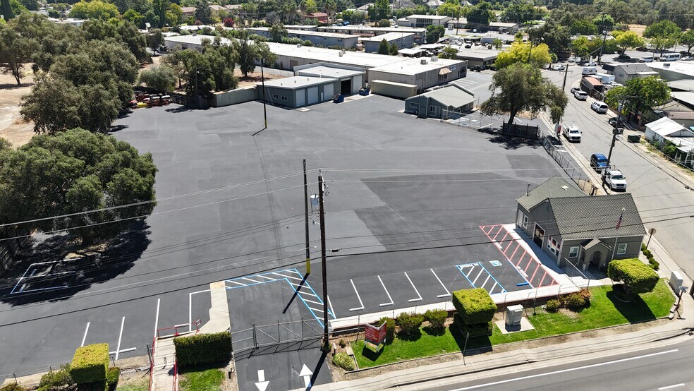 More Photos Of 4560 Auburn Blvd, Sacramento Distribution For Sale
