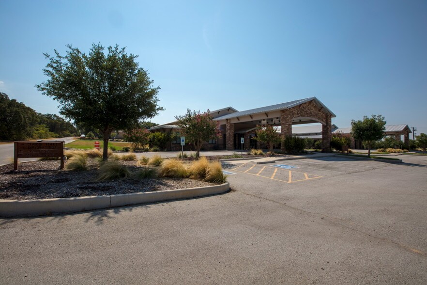 More Photos Of 601 Old Base Rd, Aurora Religious Facility For Sale