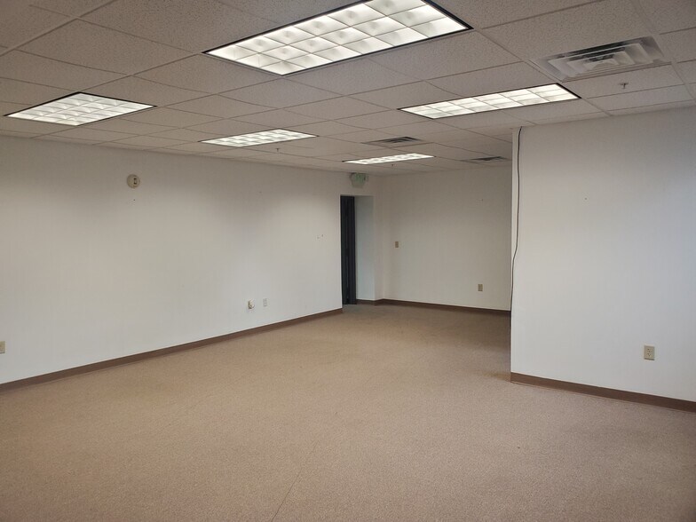 More Photos Of 909 Green St, Harrisburg Office For Lease