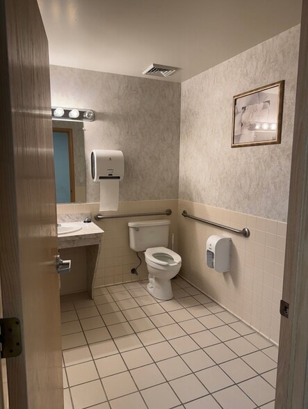 More Photos Of 177 Meadowbrook Ln, Duncansville Rehabilitation Center For Lease