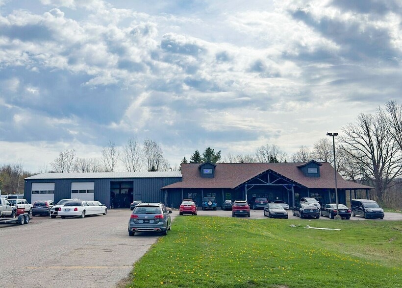 Primary Photo Of 3549 Lapeer Rd, Metamora Auto Dealership For Lease