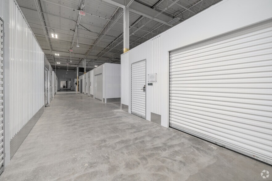 More Photos Of 900 Pressley Rd, Charlotte Warehouse For Lease