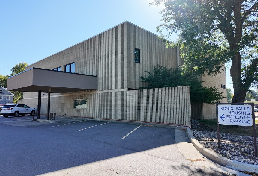 More Photos Of 630 S Minnesota Ave, Sioux Falls Office For Sale