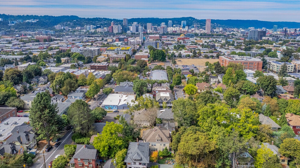 More Photos Of 1626 SE Alder St, Portland Apartments For Sale