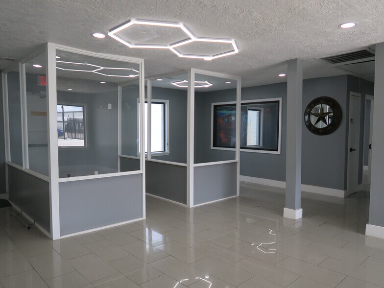 More Photos Of 5638 Star Ln, Houston Auto Dealership For Lease