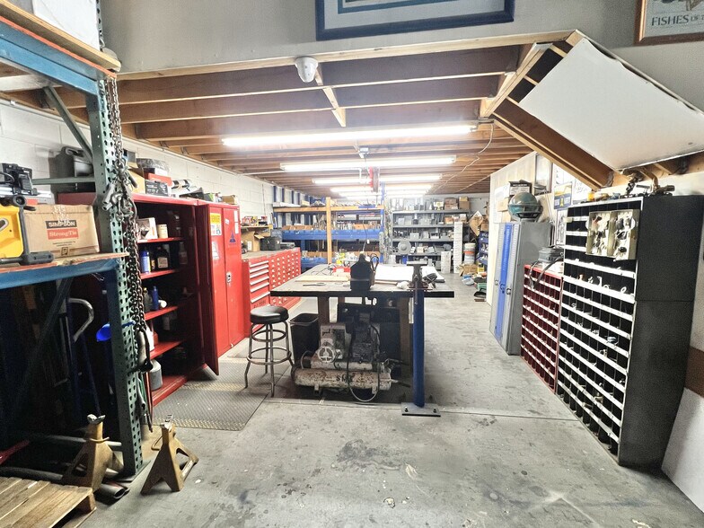 More Photos Of 16134 Leadwell St, Van Nuys Warehouse For Lease