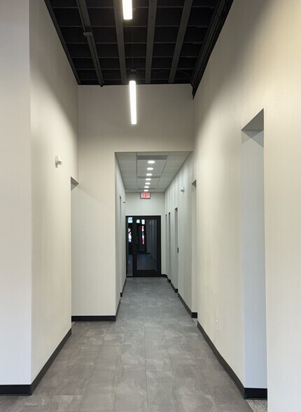 More Photos Of 203 N Main St, Weatherford Storefront Retail Office For Lease