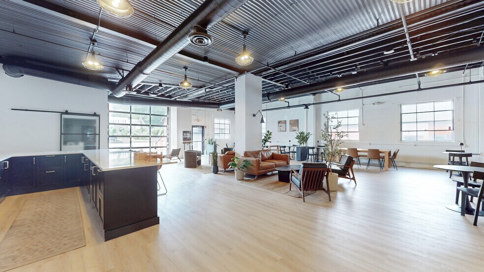 More Photos Of 2111 Center St, Cleveland Freestanding For Lease