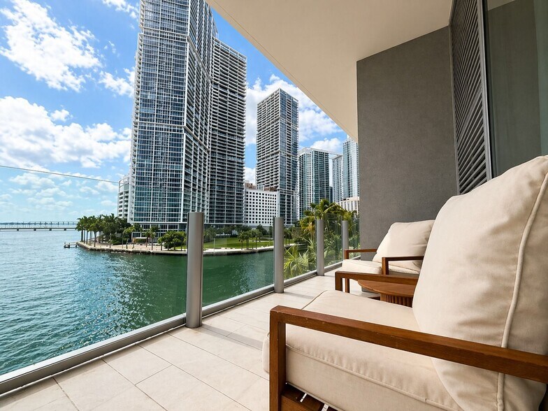 More Photos Of 300 Biscayne Boulevard Way, Miami Apartments For Lease