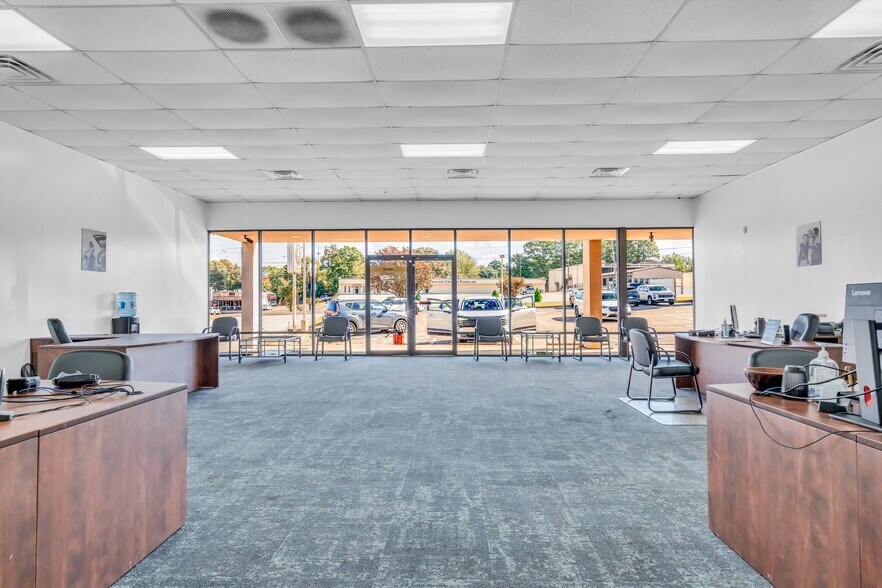 More Photos Of 313-323 N Spur 63, Longview Storefront Retail Office For Sale