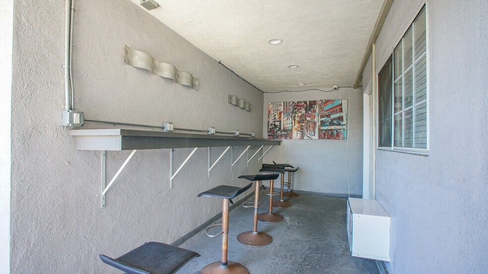 More Photos Of 4905 W Adams Blvd, Los Angeles Apartments For Sale