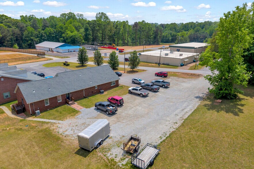 More Photos Of 679 Hospital Rd, Commerce Medical For Lease