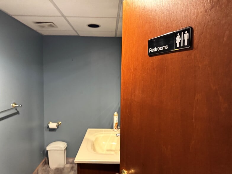 More Photos Of 653-659 Old Country Rd, Westbury Unknown For Lease