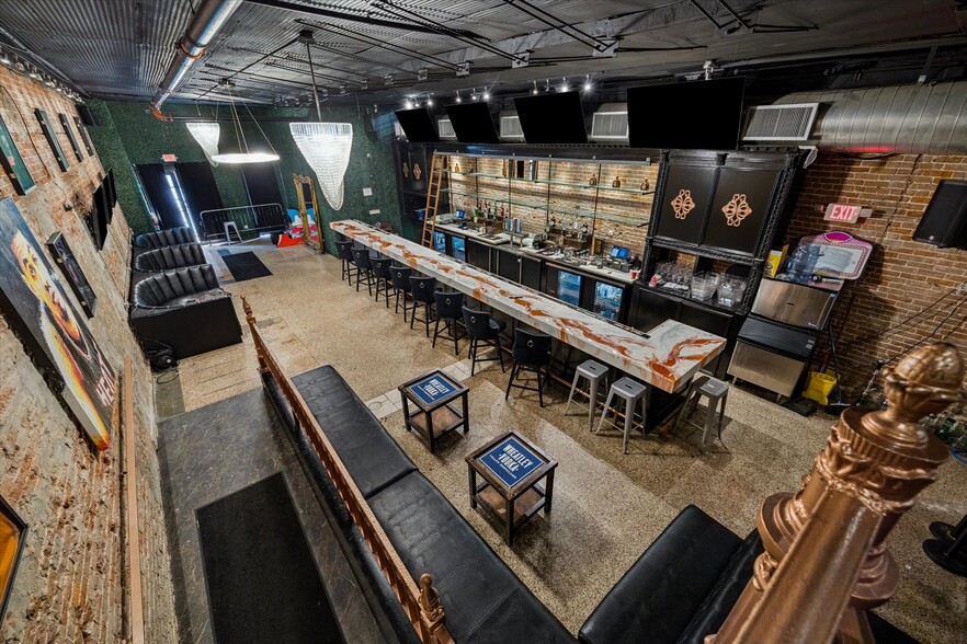 More Photos Of 110 Main St, Houston General Retail For Lease