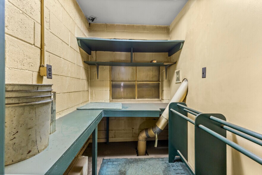 More Photos Of 16136 White Ave, Allen Park Warehouse For Sale