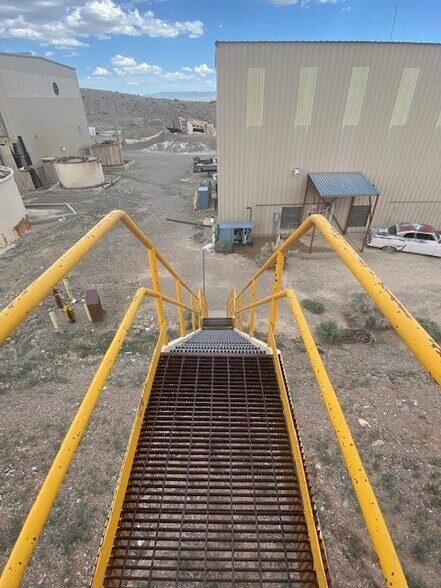 More Photos Of 1 To 1 Mill, Silverpeak Land For Sale