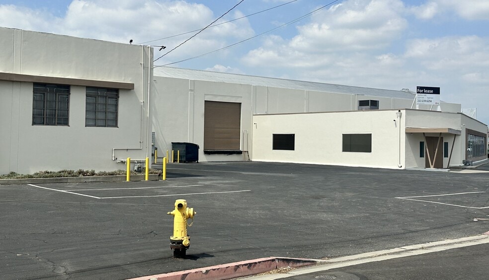 More Photos Of 2501 Yates Ave, Commerce Warehouse For Lease