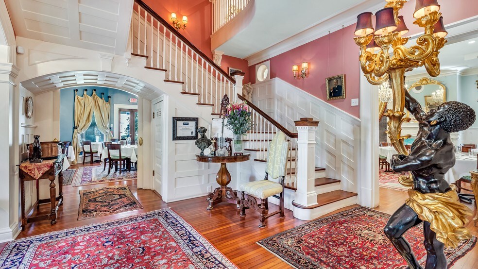 More Photos Of 119 E 37th St, Savannah Restaurant For Sale