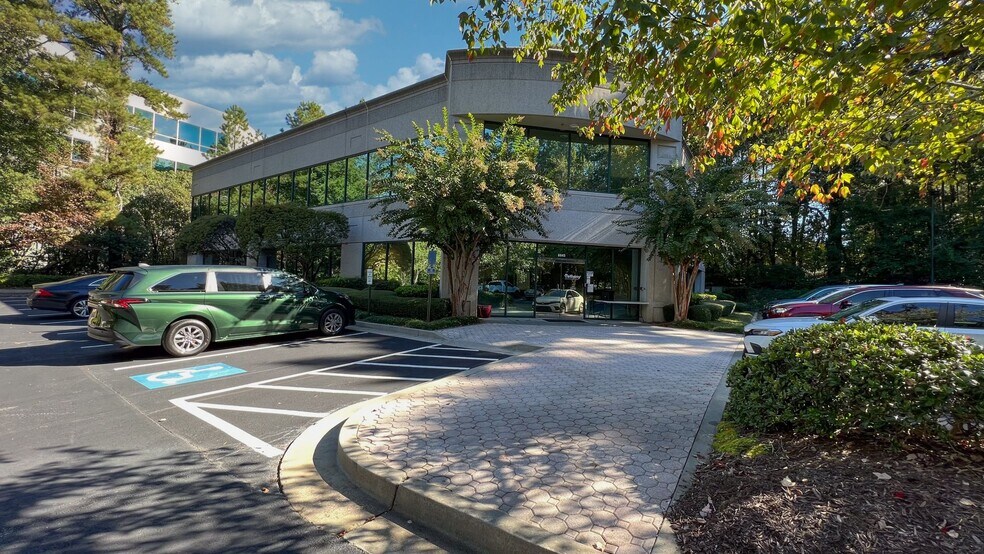 More Photos Of 6645 Peachtree Dunwoody Rd, Atlanta Office For Lease