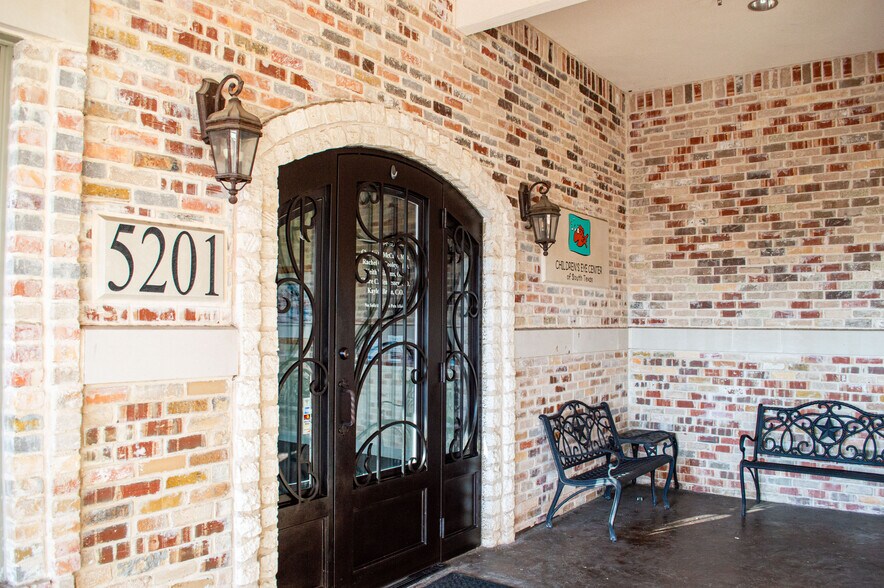 More Photos Of 1314 E Sonterra Blvd, San Antonio Medical For Sale