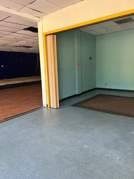 More Photos Of 200-232 Middle Country Rd, Middle Island General Retail For Lease