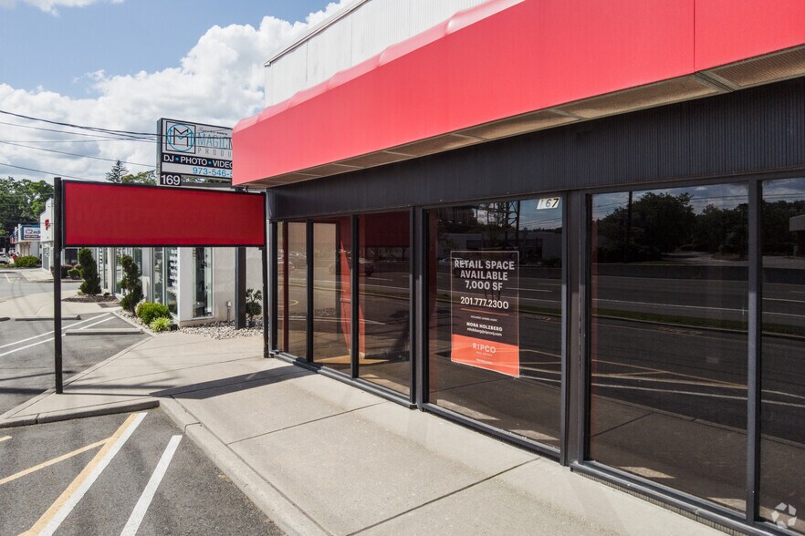 More Photos Of 165-167 W State Rt 4, Paramus Storefront For Lease
