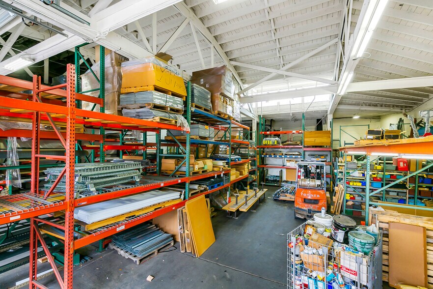 More Photos Of 712 SE 7th Ave, Portland Warehouse For Sale
