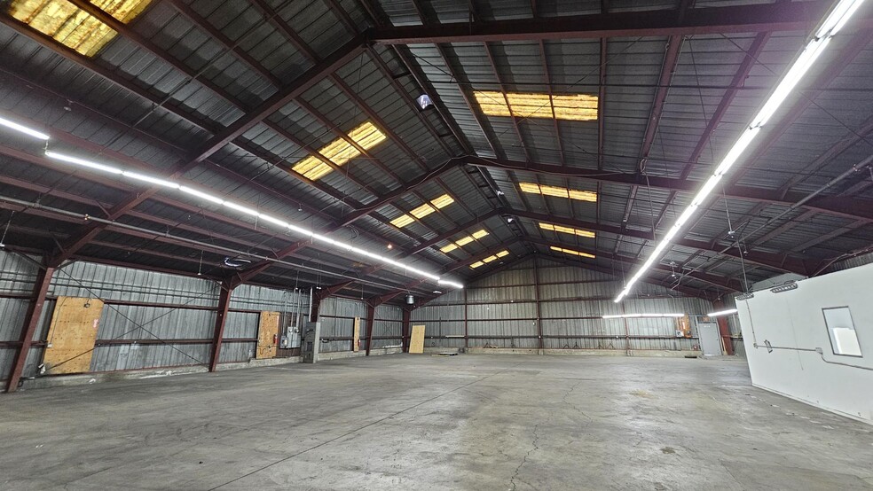 Primary Photo Of 7764 San Fernando Rd, Sun Valley Warehouse For Lease