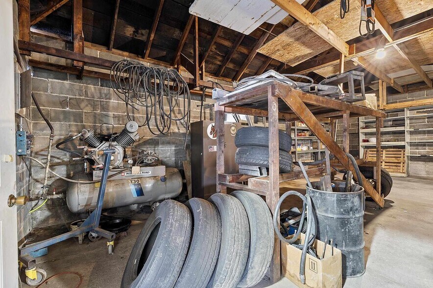 More Photos Of 201 E Green Bay St, Bonduel Service Station For Sale