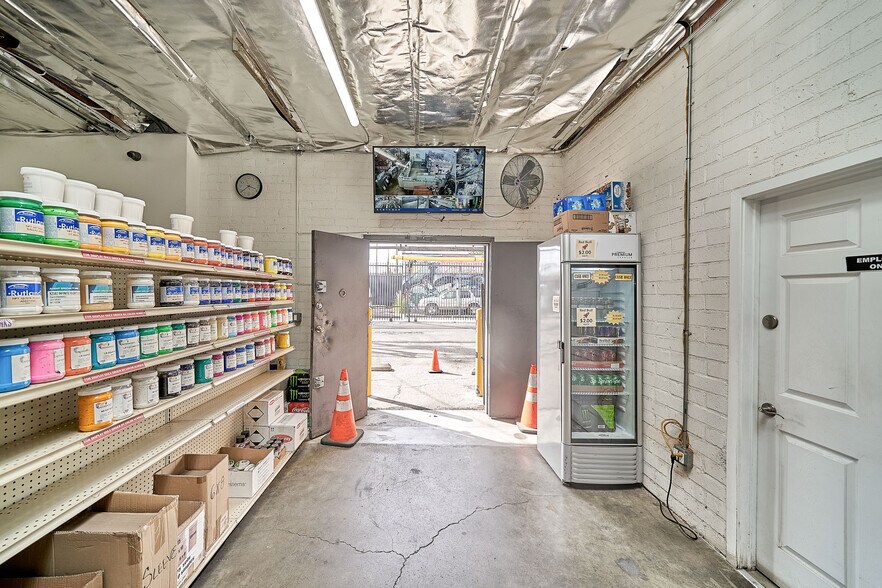More Photos Of 1977 S Los Angeles St, Los Angeles Distribution For Sale