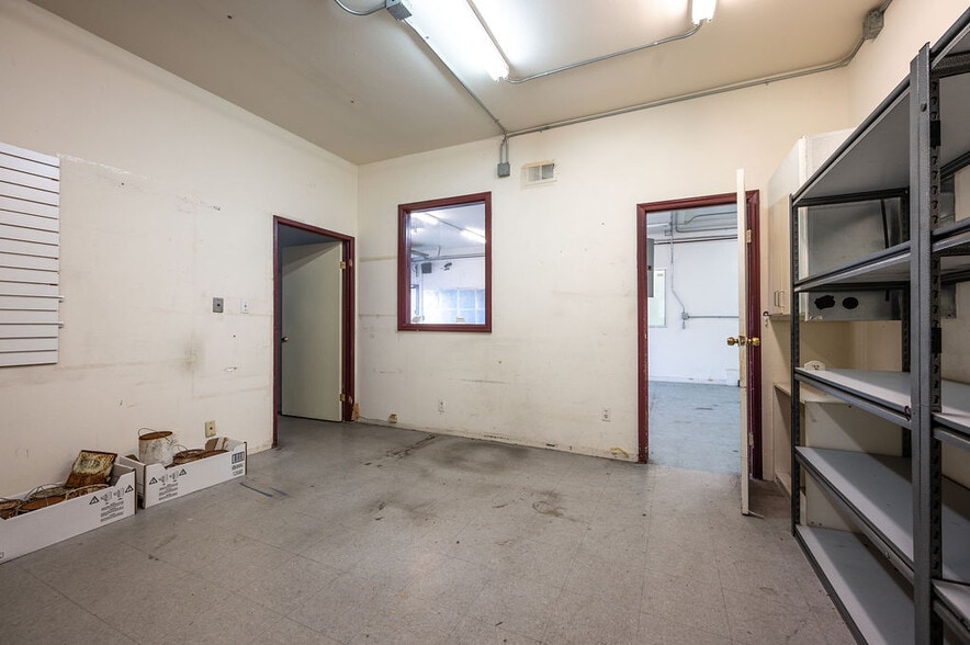 More Photos Of 5935-5937 Mission St, Daly City Warehouse For Lease