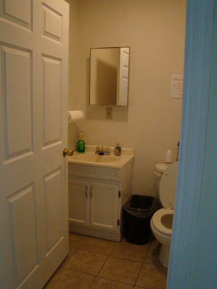 More Photos Of 619 W Main St, Carnegie Flex For Lease