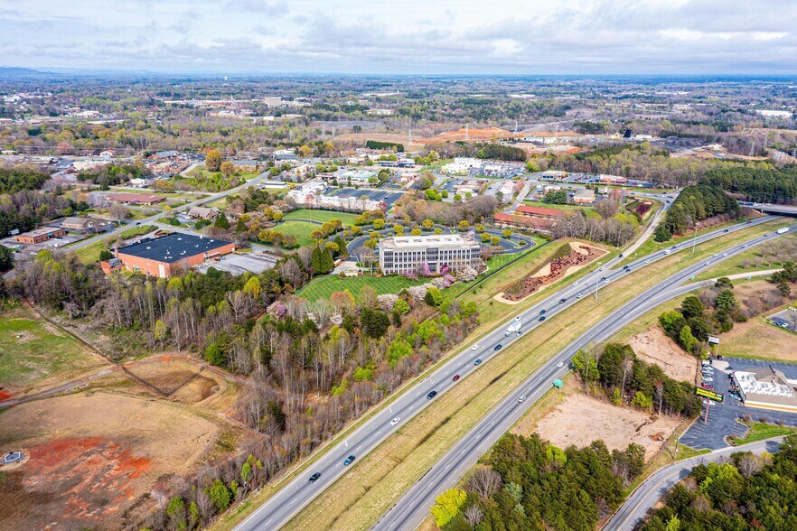 More Photos Of 1043 11th Blvd SE ave, Hickory Land For Sale