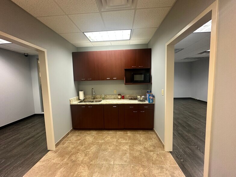 More Photos Of 6525 Shiloh Rd, Alpharetta Office Residential For Sale