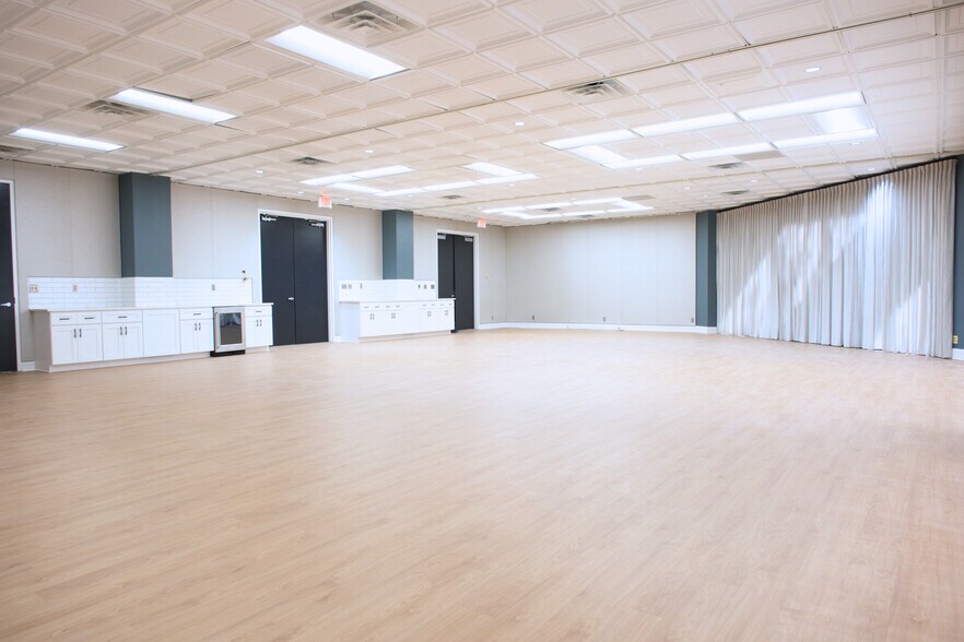 More Photos Of 4100 S Stream Blvd, Charlotte Unknown For Lease