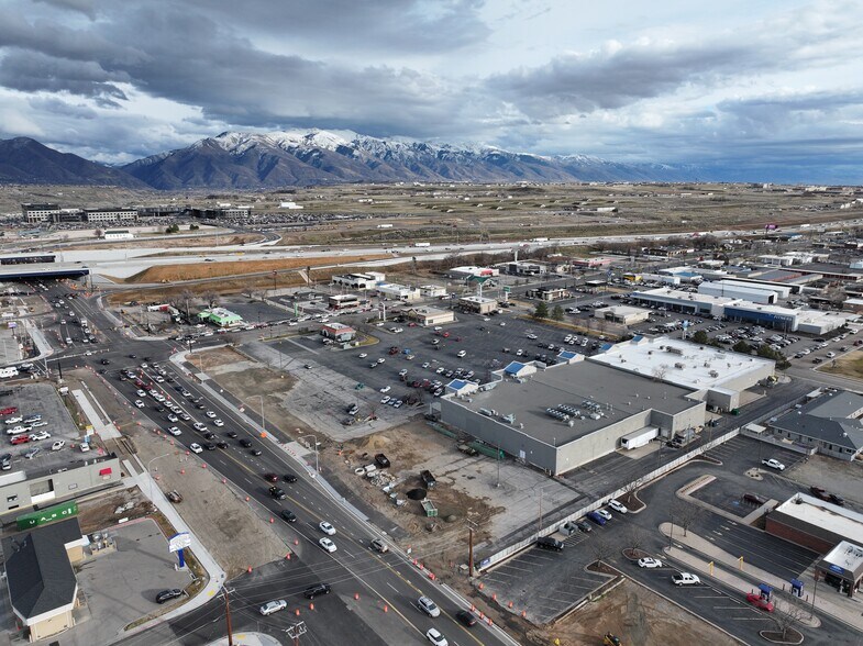 More Photos Of 5697 S 1900 W, Roy Freestanding For Lease