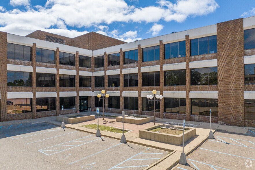 More Photos Of 27301 Dequindre Rd, Madison Heights Office For Lease