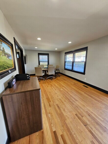 More Photos Of 110 Confederate Dr, Franklin Office Residential For Lease