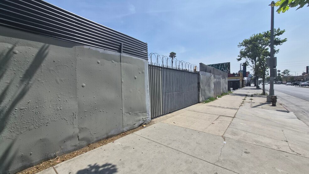 More Photos Of 235 E Manchester, Los Angeles Land For Sale
